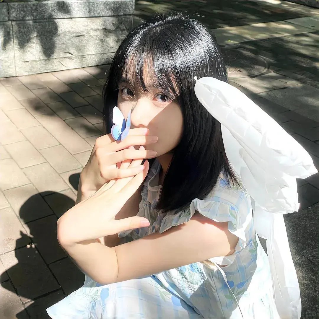 穿蓝衣的男孩